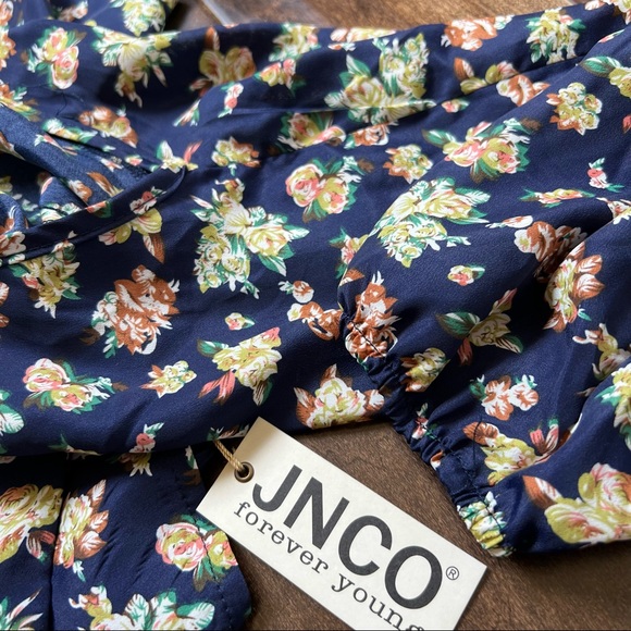 JNCO Floral Cold Shoulder Long Sleeve Top • size Large - Picture 4 of 6